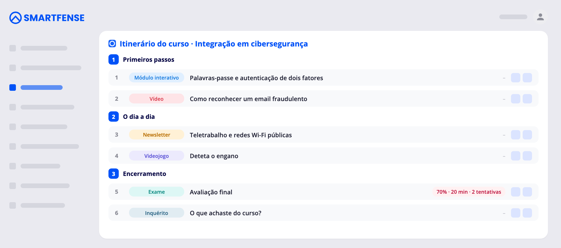 Itinerário de um curso na SMARTFENSE, com três secções e os conteúdos de cada uma por ordem